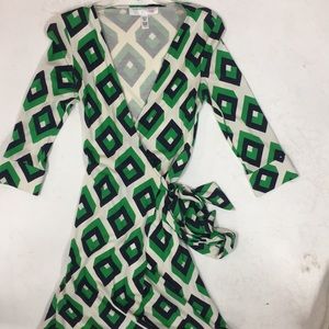 Vintage DVF 100% silk wrap dress size 4